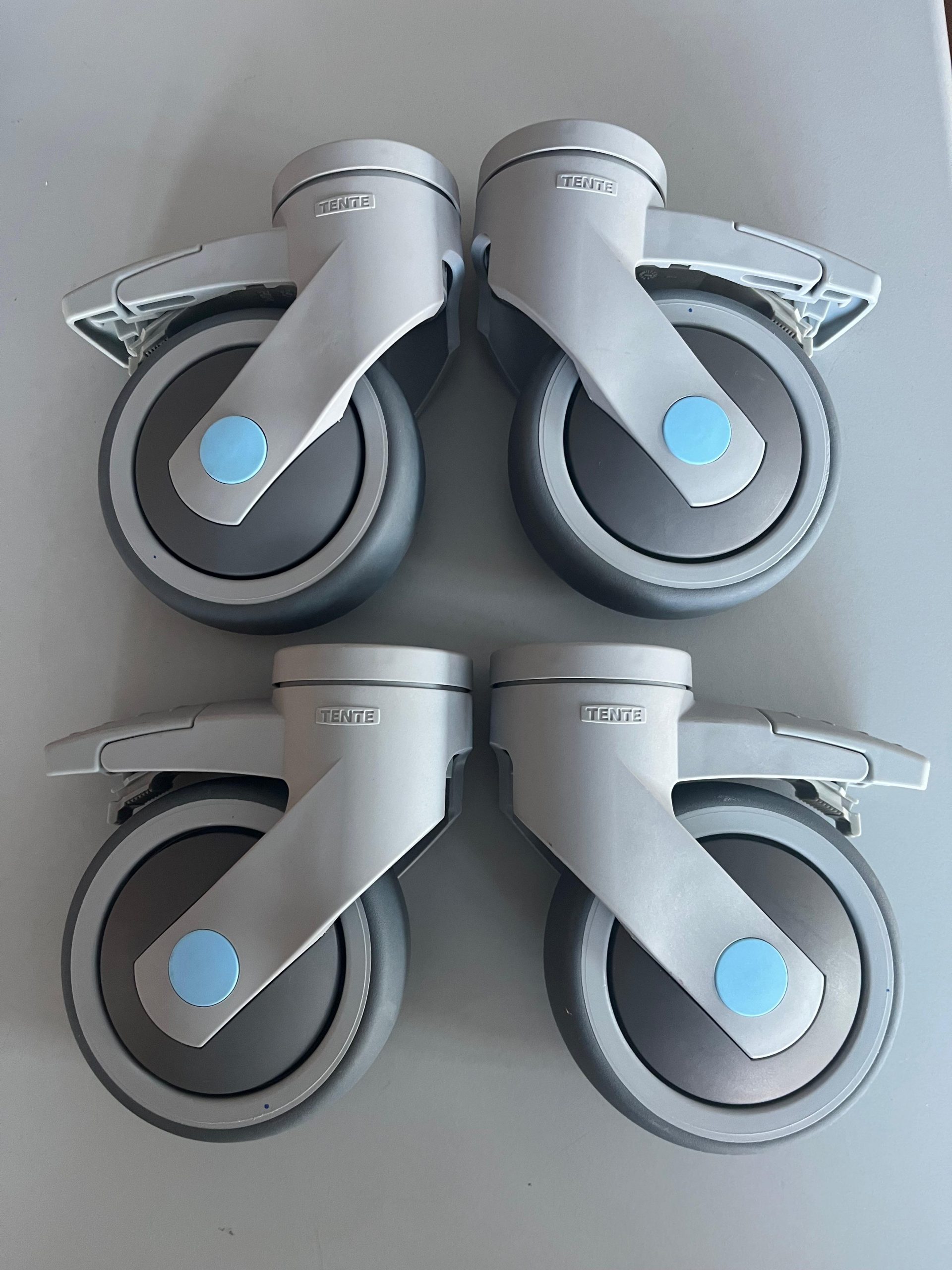 REF: T05610 RUEDA CON FRENO PARA SILLA DE BAÑO CARINO ARJO (100 X 30 X 11) - Imagen 5