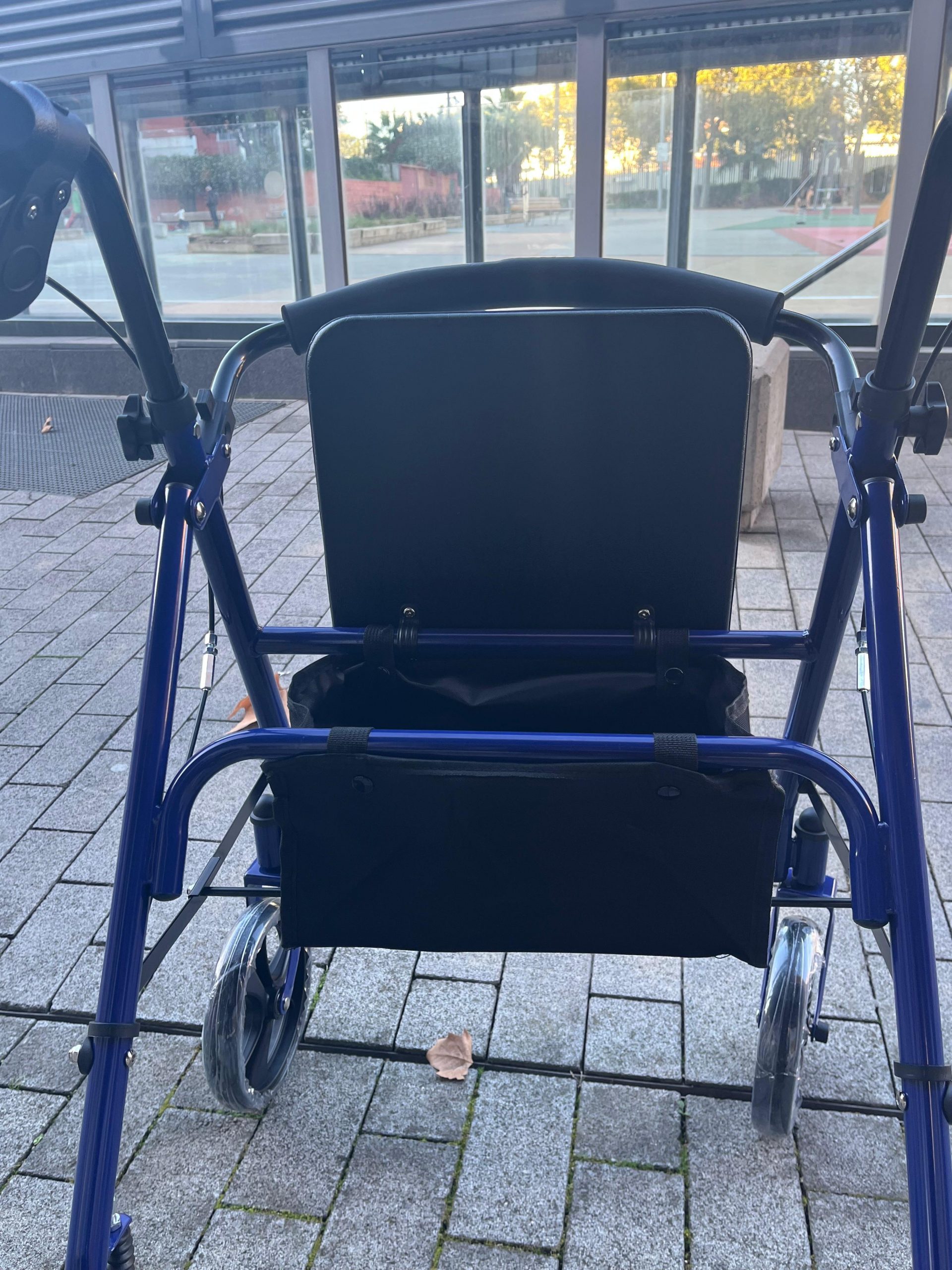 REF: R/86B ROLLATOR DE ACERO " TETI " COLOR AZUL PLEGABLE - Imagen 5